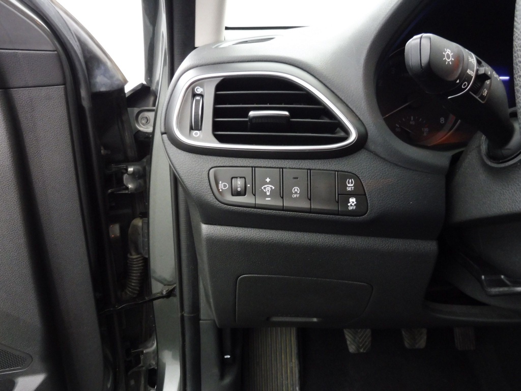 HYUNDAI i30 1.5 DPI 110 CH - ref: 73082 - Photo 7