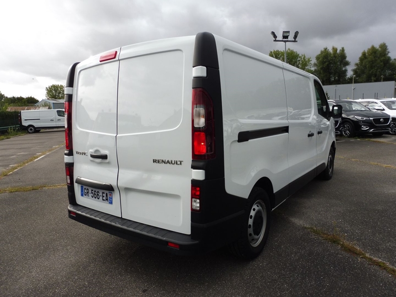 RENAULT Trafic L2H1 3T 2.0 BLUE DCI 130CH CONFORT - ref: 73577 - Photo 2