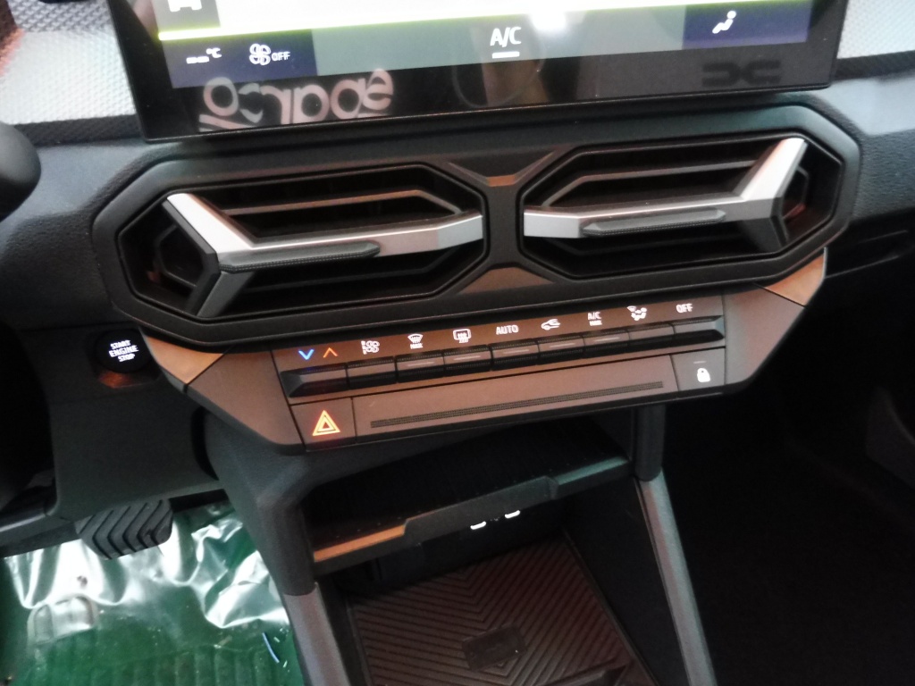DACIA Duster 1.8 HYBRID 155CH JOURNEY - ref: 74259 - Photo 7
