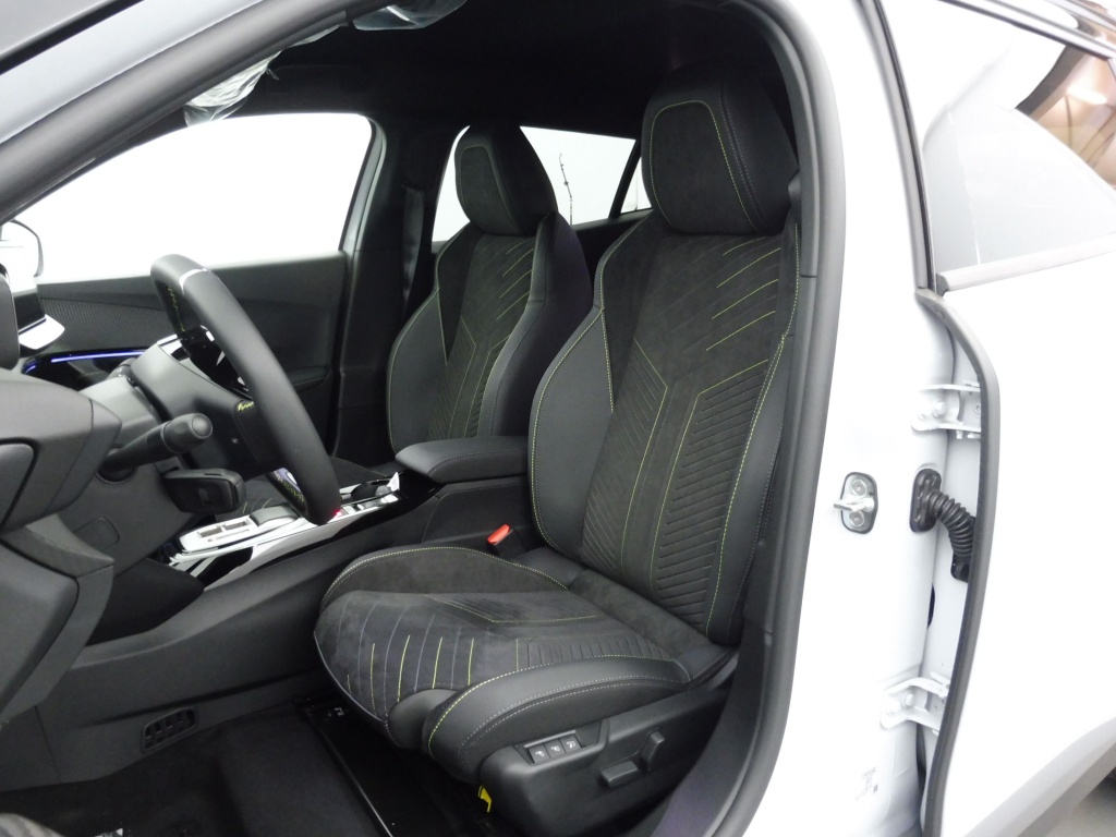 PEUGEOT 2008 1.2 HYBRID 145CH GT EXCLUSIVE E-DCS6 - ref: 75260 - Photo 15