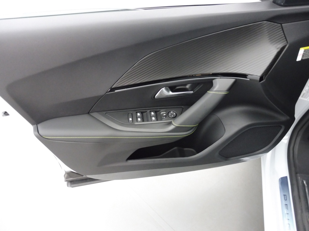 PEUGEOT 2008 1.2 HYBRID 145CH GT EXCLUSIVE E-DCS6 - ref: 75260 - Photo 18