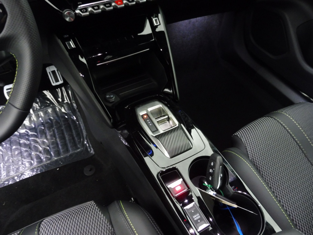 PEUGEOT 2008 1.2 HYBRID 145CH GT E-DCS6 - ref: 75266 - Photo 14
