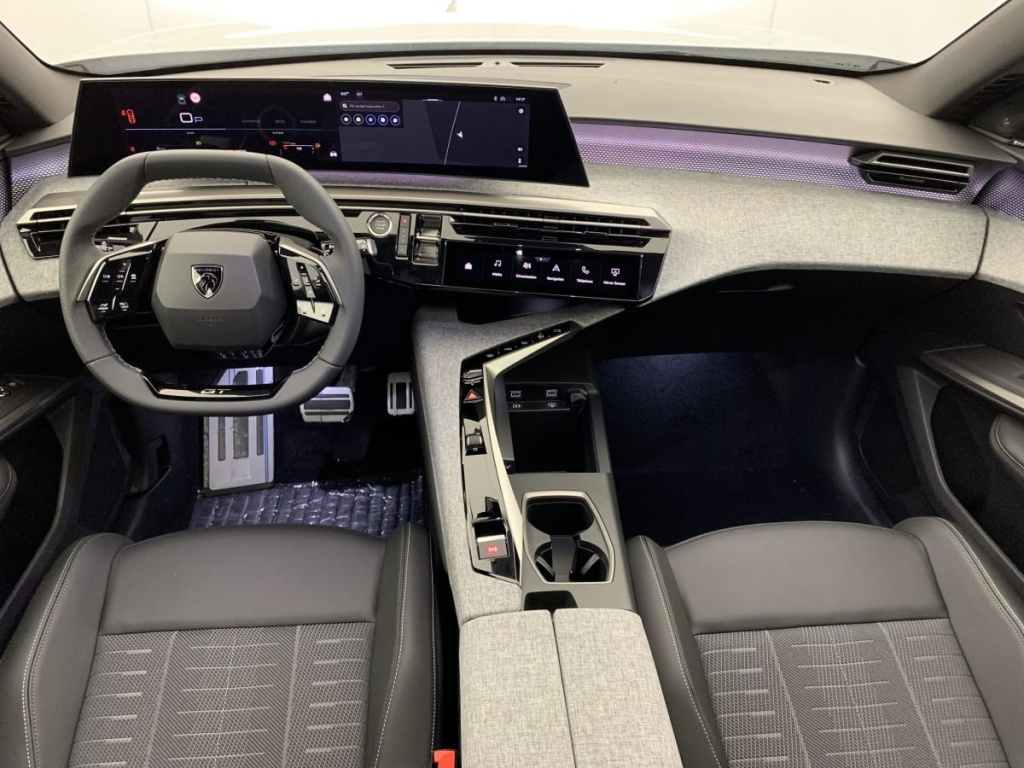 PEUGEOT 3008 Hybrid 145 e-DCS6 GT - ref: 1-347443 - Photo 12