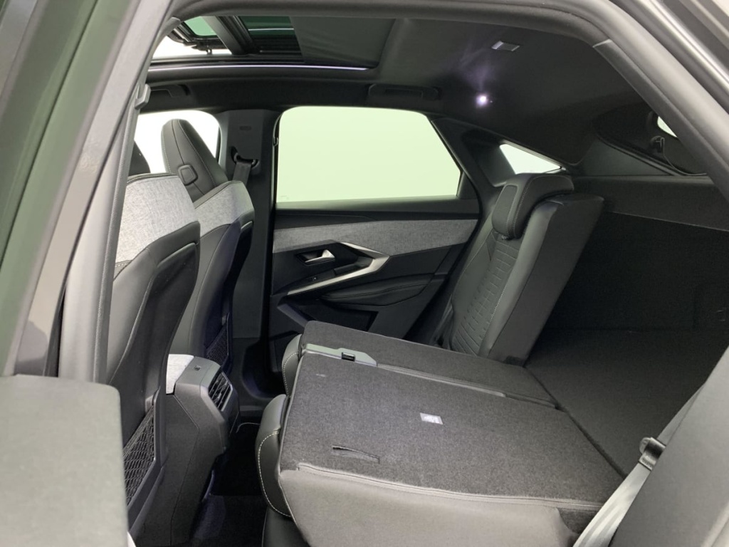 PEUGEOT 3008 Hybrid 145 e-DCS6 GT - ref: 1-355899 - Photo 12