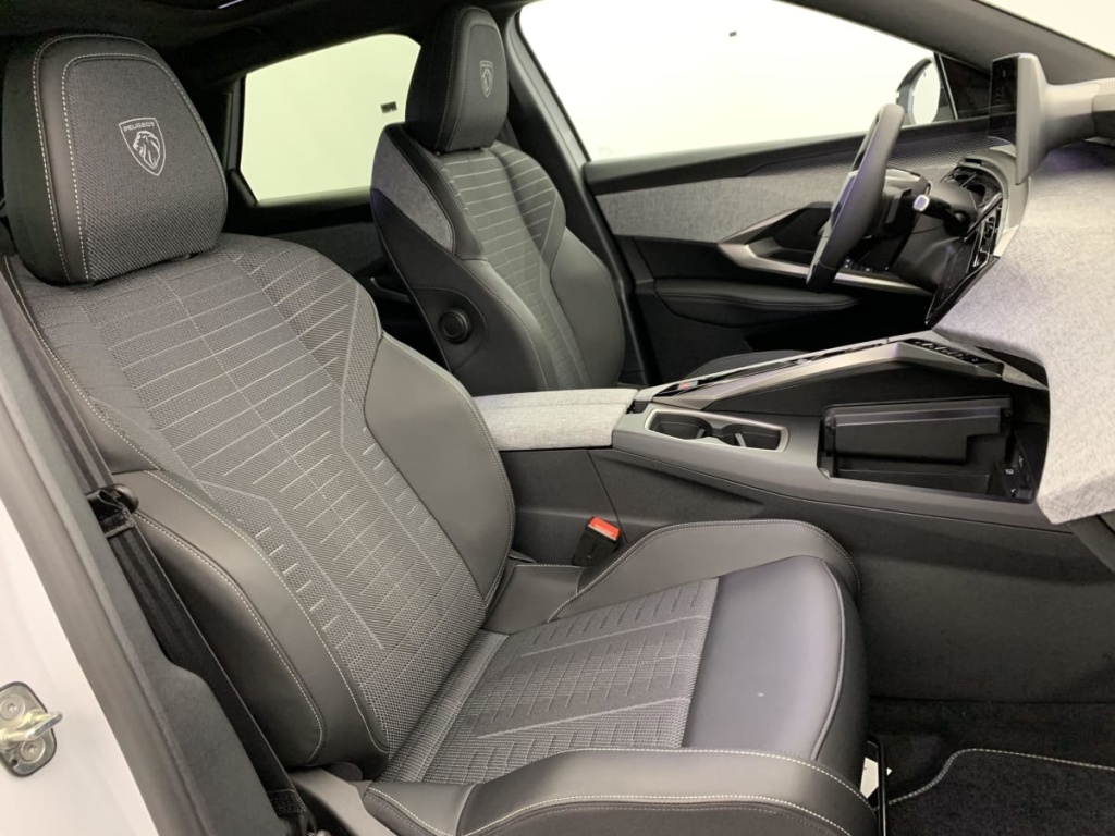 PEUGEOT 3008 Hybrid 145 e-DCS6 GT - ref: 1-365852 - Photo 12