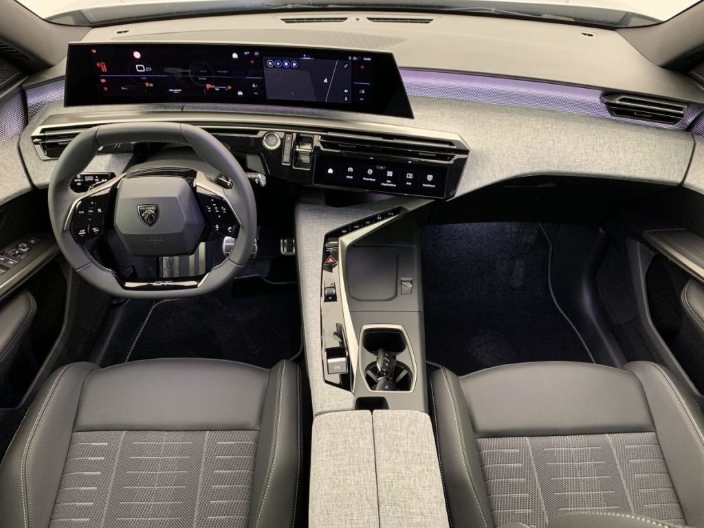 PEUGEOT 3008 Hybrid 145 e-DCS6 GT - ref: 1-366157 - Photo 12