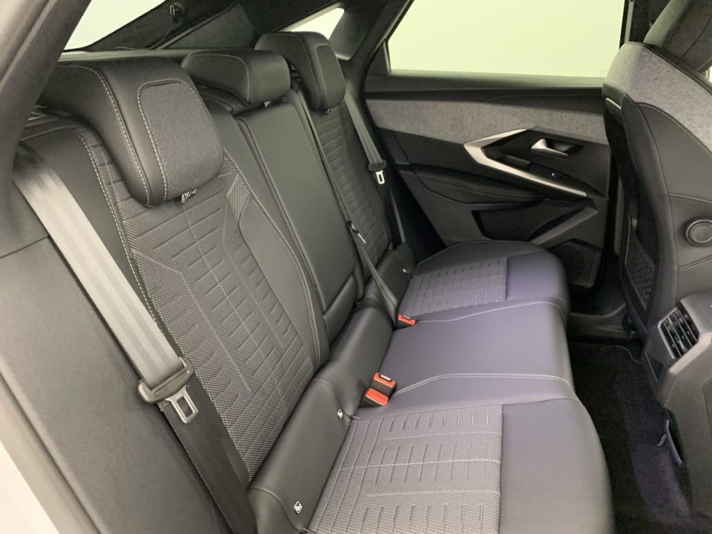 PEUGEOT 3008 Hybrid 145 e-DCS6 GT - ref: 1-366161 - Photo 10
