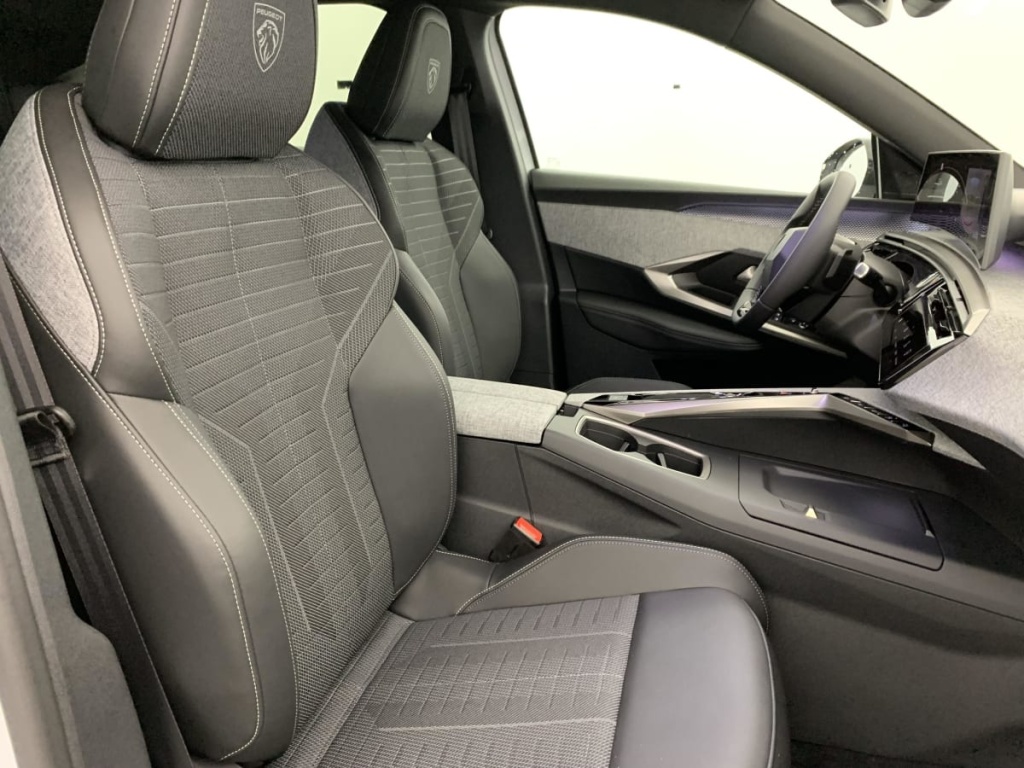 PEUGEOT 3008 Hybrid 145 e-DCS6 GT - ref: 1-366161 - Photo 9