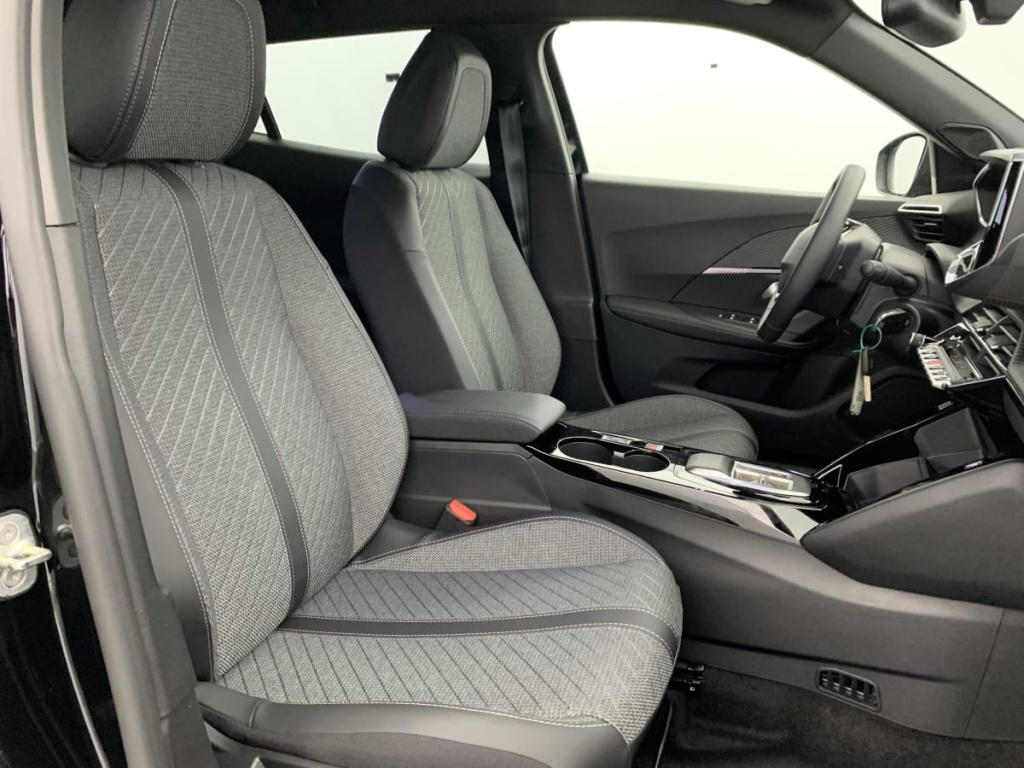 PEUGEOT 2008 Hybrid 145 e-DCS6 Allure - ref: 1-367172 - Photo 9