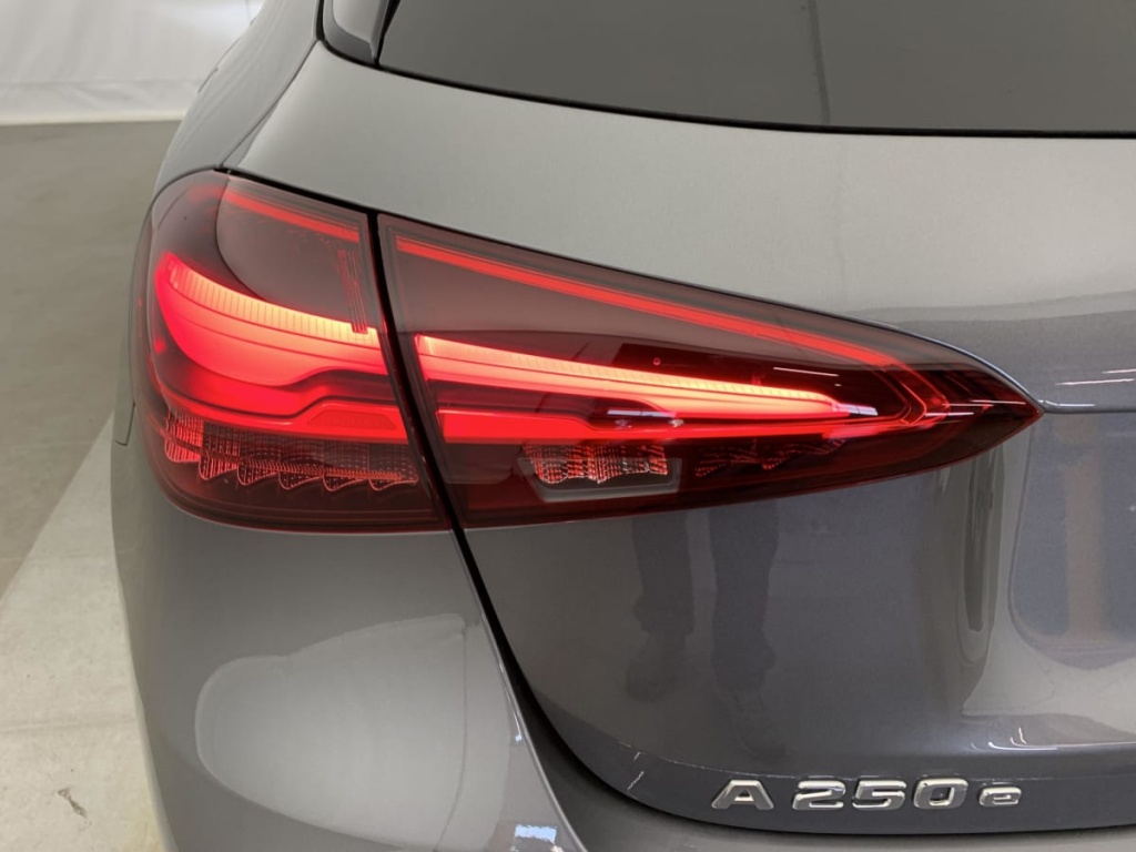 MERCEDES Classe A 250 e Hybrid EQ 8G-DCT AMG Line - ref: 1-367411 - Photo 12