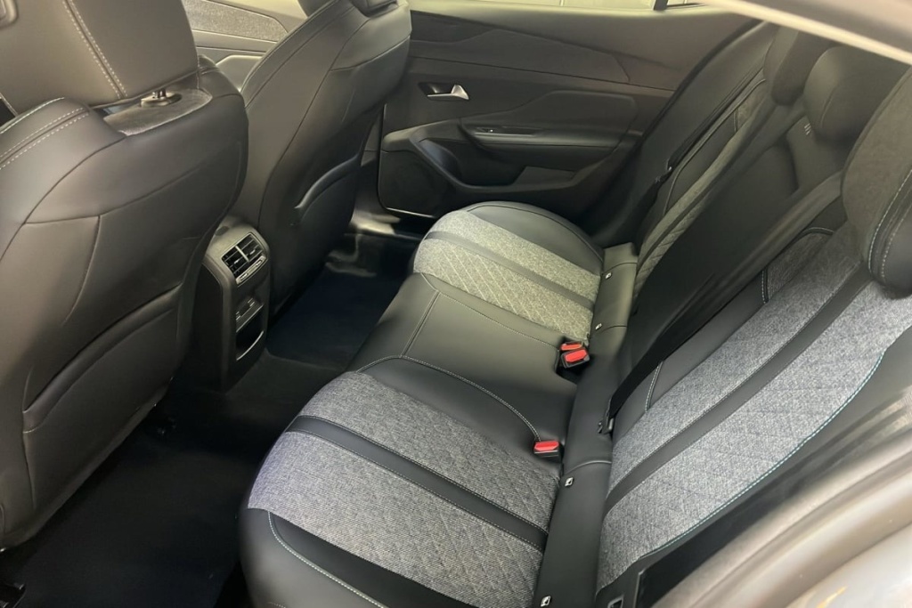 PEUGEOT 408 Hybrid 136 e-DCS6 Allure - ref: 1-369969 - Photo 10