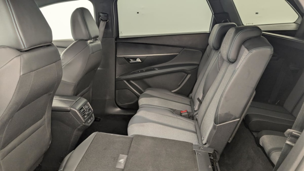PEUGEOT 5008 Hybrid 136 e-DCS6 Allure Pack - ref: 1-379235 - Photo 12