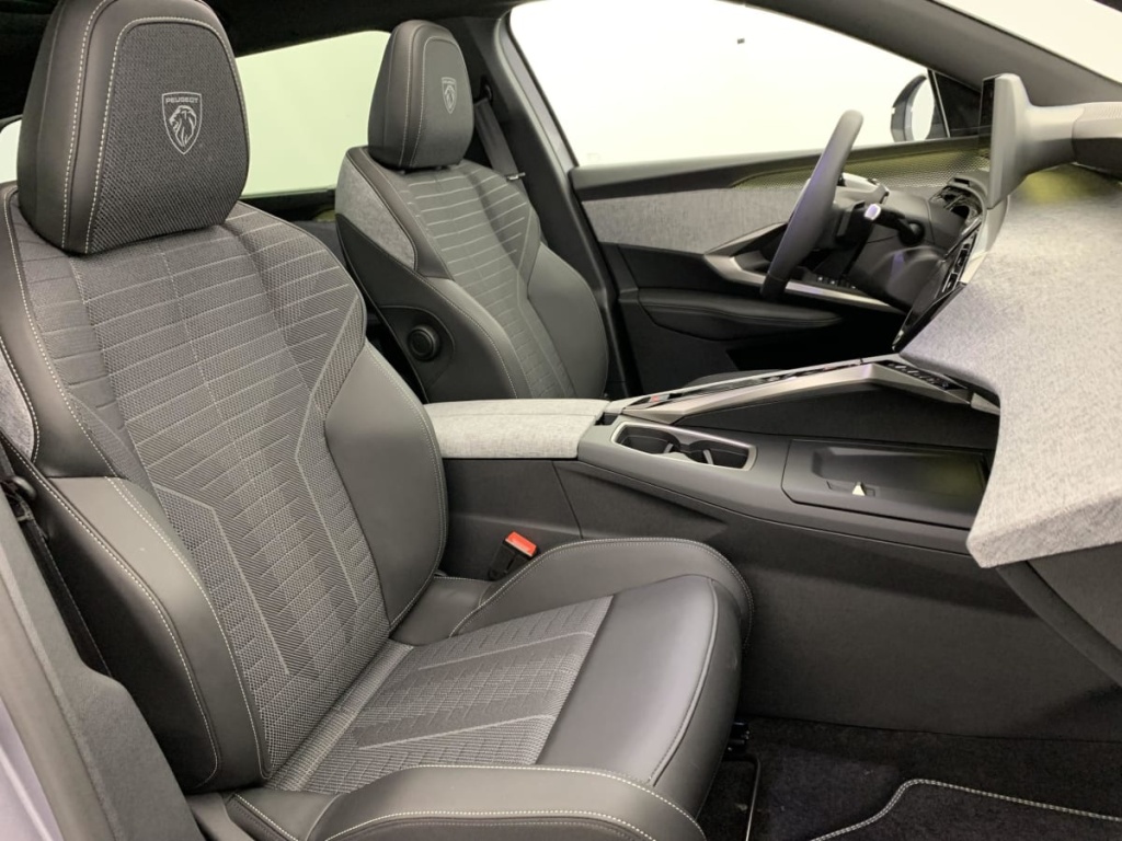 PEUGEOT 5008 Hybrid 145 e-DCS6 GT - ref: 1-381151 - Photo 10