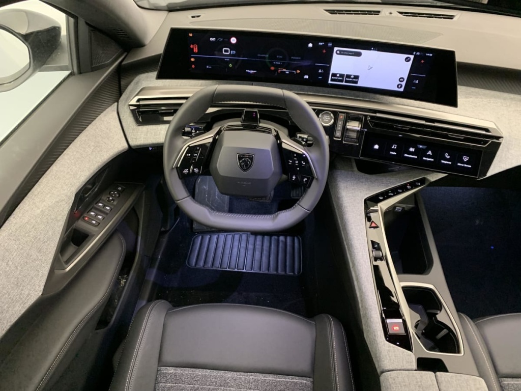 PEUGEOT 5008 HYBRID 145 CH E-DCS6 ALLURE - ref: 1-381855 - Photo 13