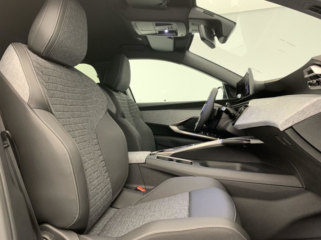 PEUGEOT 5008 HYBRID 145 CH E-DCS6 ALLURE - ref: 1-381855 - Photo 9