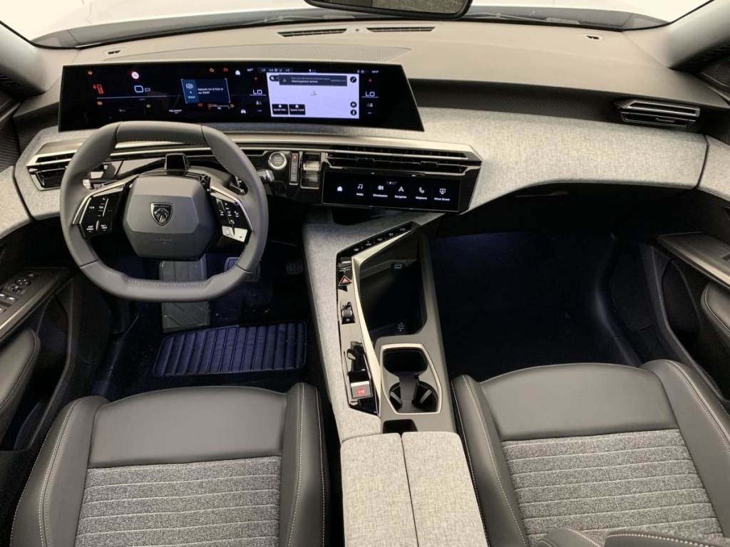 PEUGEOT 5008 HYBRID 145 CH E-DCS6 ALLURE - ref: 1-381856 - Photo 12