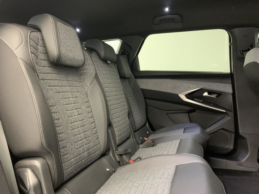 PEUGEOT 5008 HYBRID 145 CH E-DCS6 ALLURE - ref: 1-381858 - Photo 10