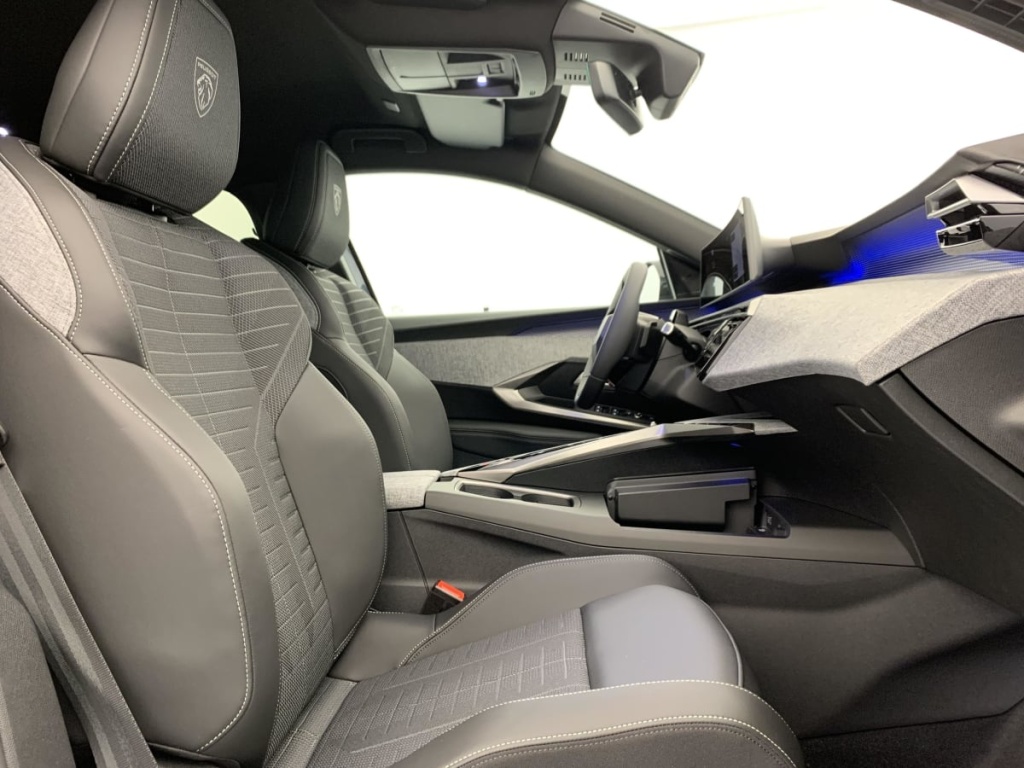 PEUGEOT 5008 HYBRID 145CH E-DCS6 GT - ref: 1-381871 - Photo 9