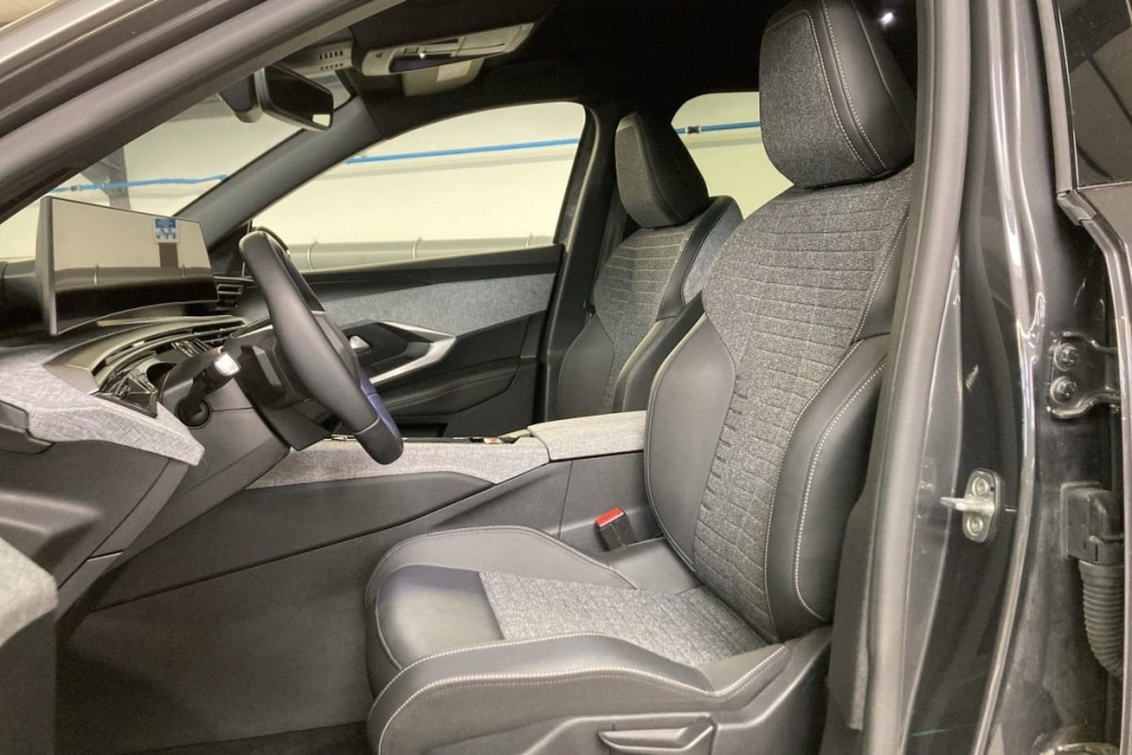PEUGEOT 5008 Hybrid 136 e-DCS6 Allure - ref: 1-382015 - Photo 9
