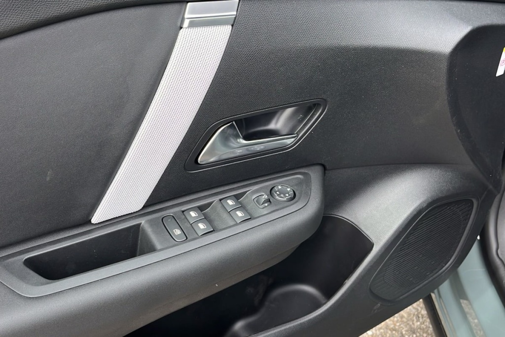 CITROEN C4 Hybride 145 e-DCS6 Max - ref: 1-382033 - Photo 19