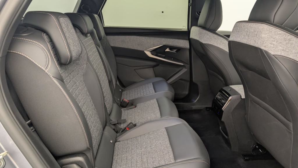 PEUGEOT 5008 HYBRID 145 CH E-DCS6 ALLURE - ref: 1-382163 - Photo 10
