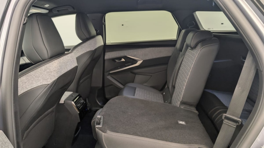 PEUGEOT 5008 HYBRID 145 CH E-DCS6 ALLURE - ref: 1-382163 - Photo 12