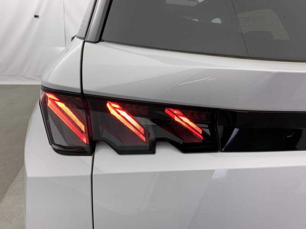 PEUGEOT 5008 Hybrid 145 e-DCS6 GT - ref: 1-383426 - Photo 9