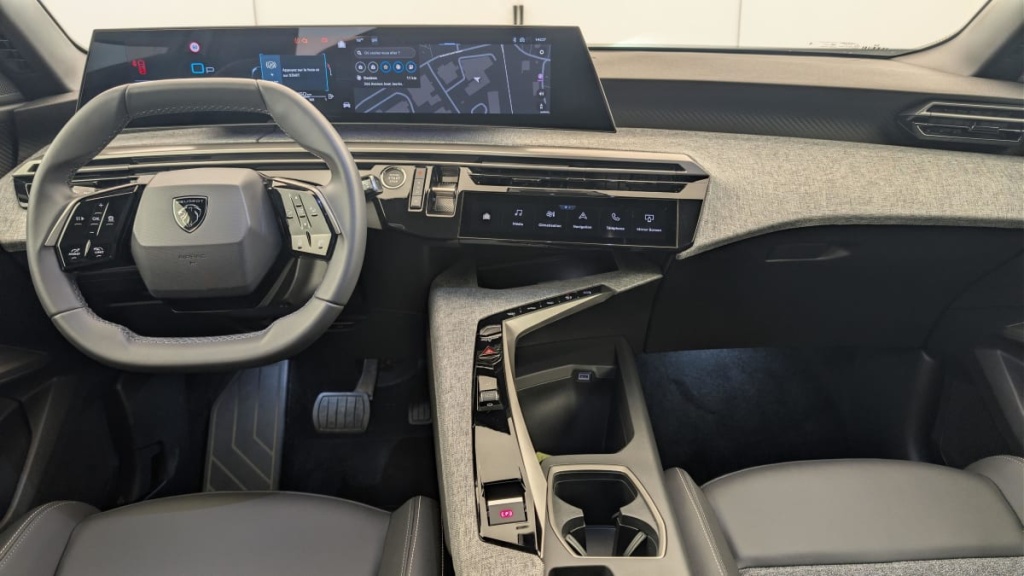 PEUGEOT 5008 HYBRID 145 CH E-DCS6 ALLURE - ref: 1-384739 - Photo 13