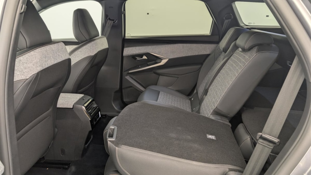 PEUGEOT 5008 HYBRID 145 CH E-DCS6 ALLURE - ref: 1-384764 - Photo 12