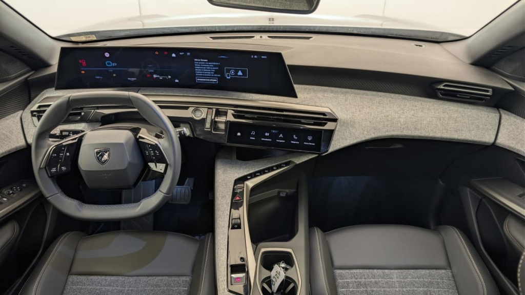 PEUGEOT 5008 HYBRID 145 CH E-DCS6 ALLURE - ref: 1-384764 - Photo 13