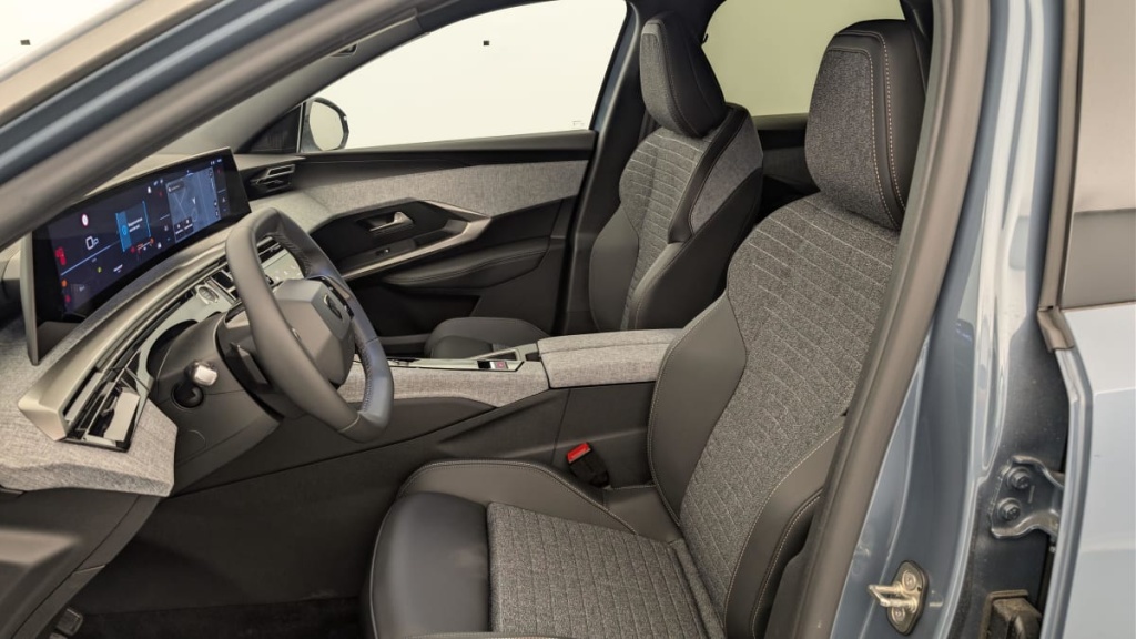 PEUGEOT 3008 Hybrid 145 e-DCS6 Allure - ref: 1-384831 - Photo 16