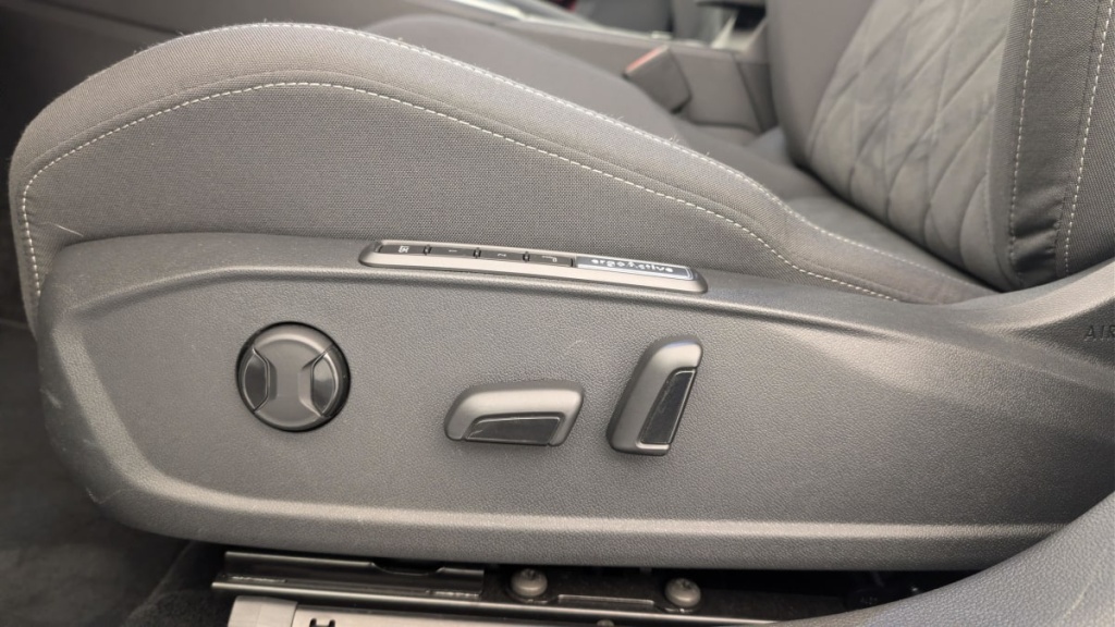 VOLKSWAGEN Golf 1.4 HYBRIDE RECHARGEABLE OPF 204 DSG STYLE - ref: 1-386619 - Photo 20