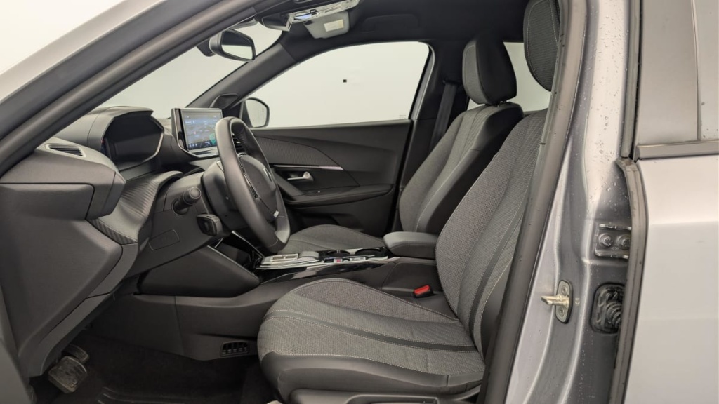 PEUGEOT 2008 50 kWh 136 ch Allure - ref: 1-388191 - Photo 16