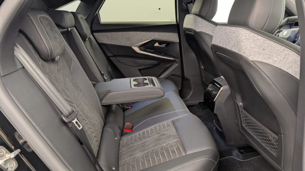 PEUGEOT 3008 Hybrid 145 e-DCS6 GT - ref: 1-388262 - Photo 10