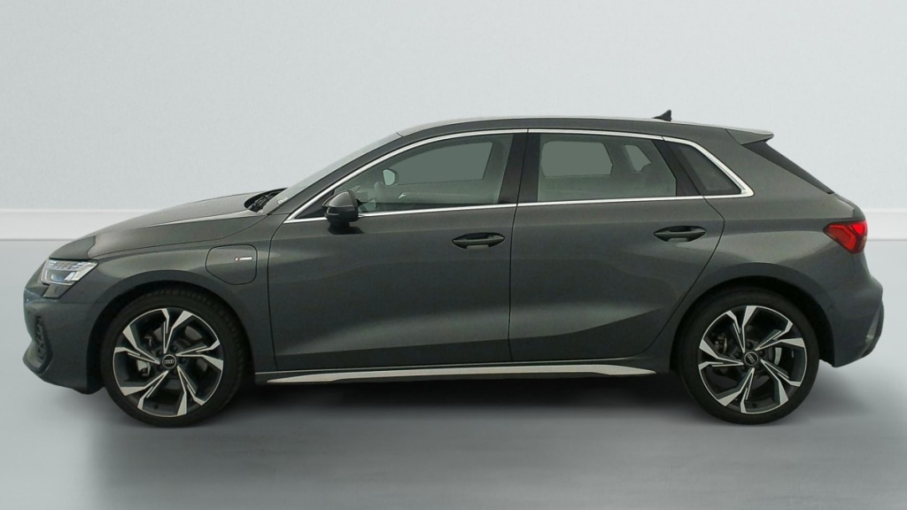 AUDI A3 Sportback TFSI e Hybride rechargeable 204 S tronic 6 S line - ref: 1-388271 - Photo 4