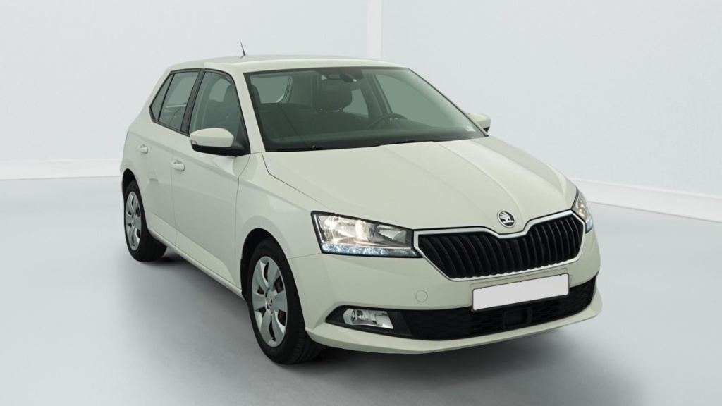 SKODA Fabia 1.0 MPI 60 CH BVM5 BUSINESS - ref: 1-388293 - Photo 1