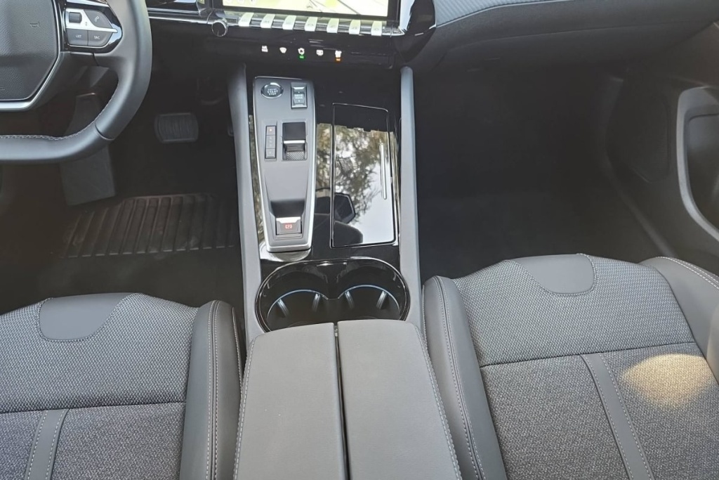 PEUGEOT 508 SW Hybrid 225 e-EAT8 Allure - ref: 1-389657 - Photo 17