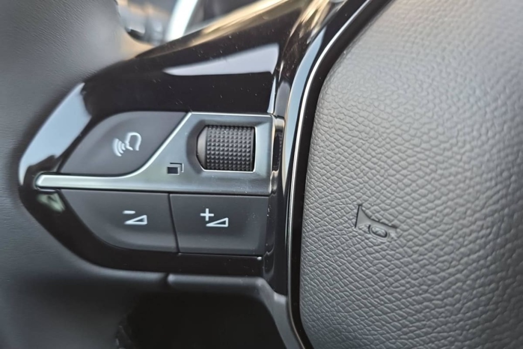 PEUGEOT 508 SW Hybrid 225 e-EAT8 Allure - ref: 1-389664 - Photo 17