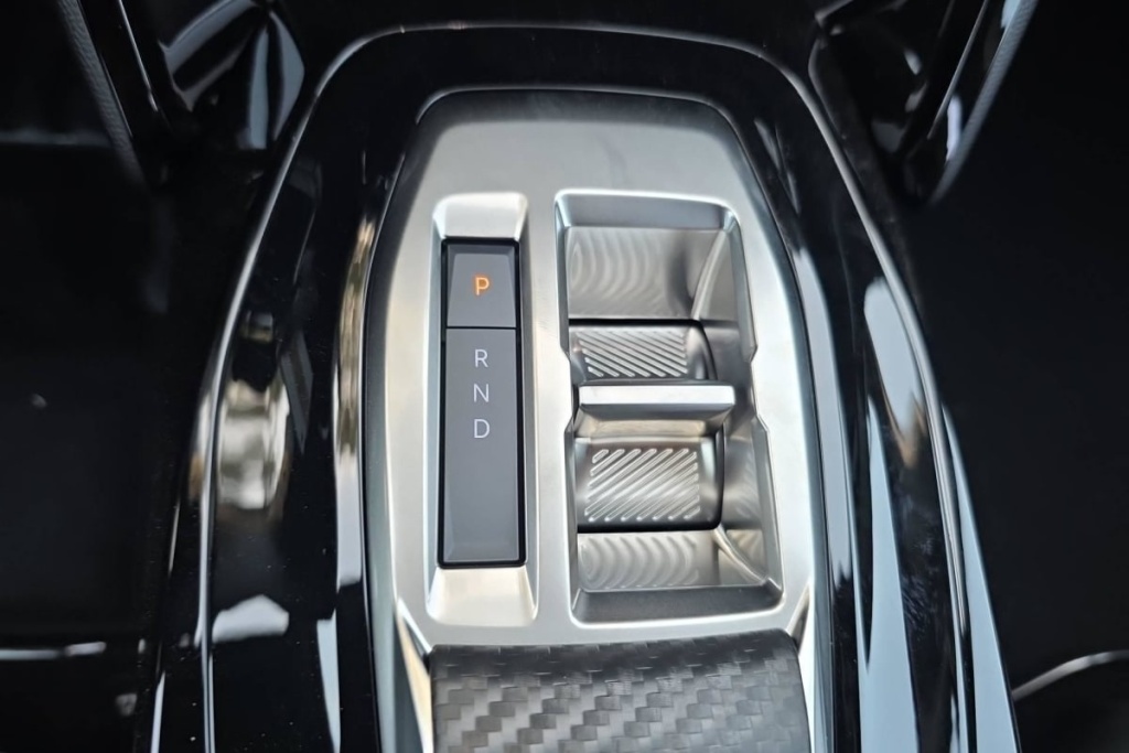 PEUGEOT 2008 Hybrid 145 e-DCS6 Allure - ref: 1-393970 - Photo 16