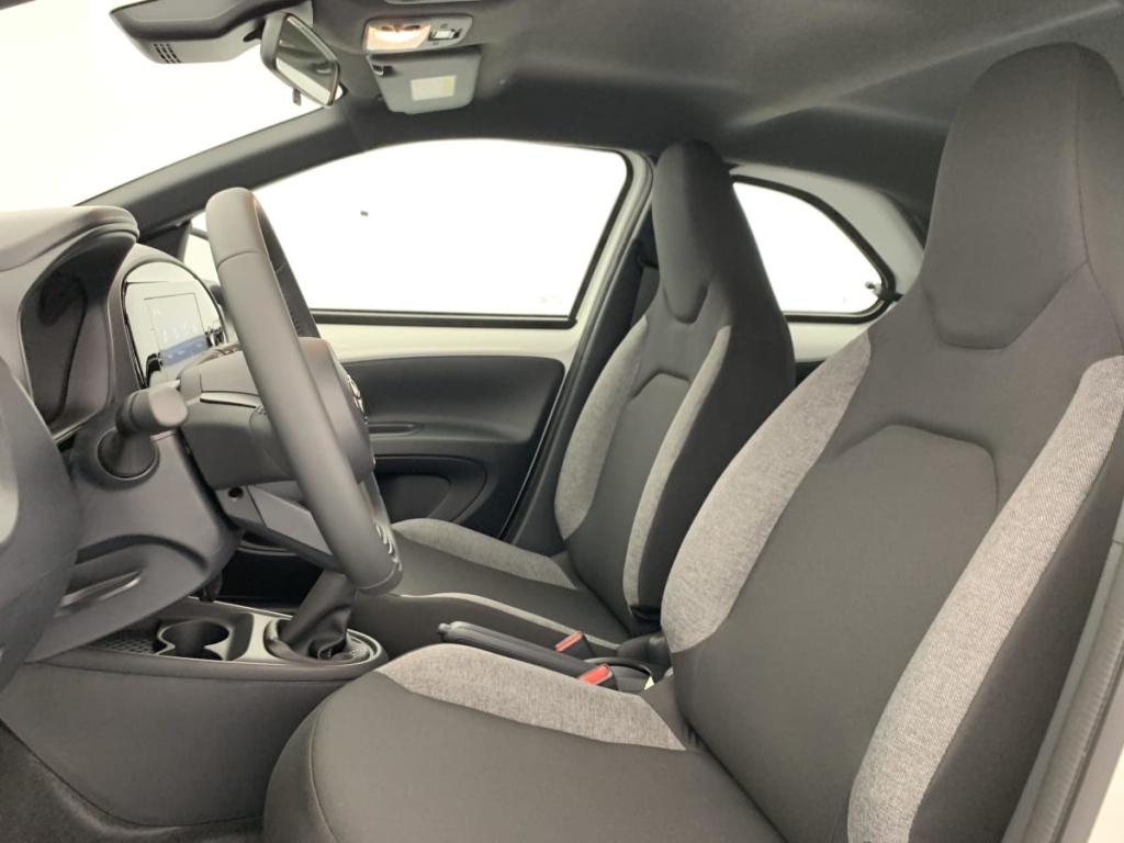 TOYOTA Aygo X 1.0 VVT-i 72 Dynamic - ref: 1-394900 - Photo 20
