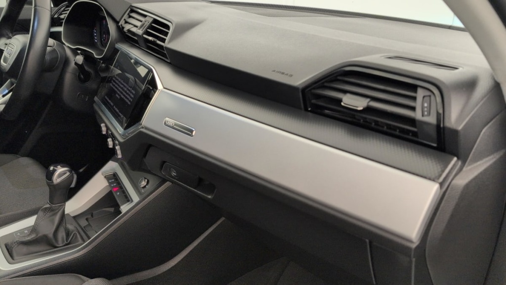 AUDI Q3 35 TDI 150 ch S tronic 7 Design - ref: 1-396318 - Photo 17