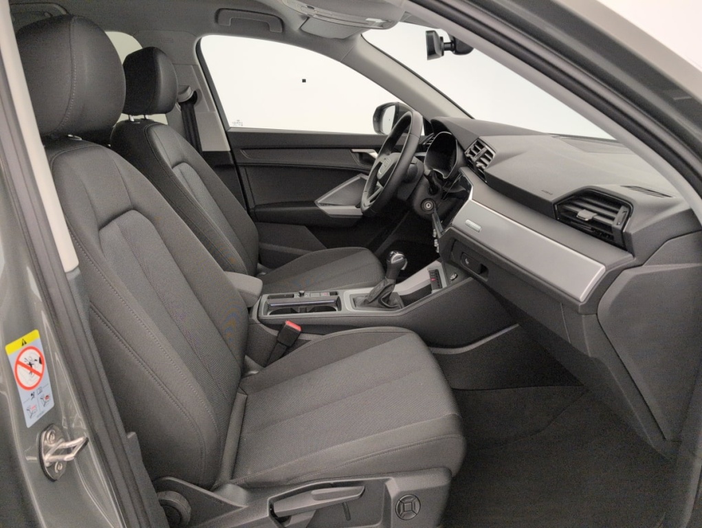 AUDI Q3 35 TDI 150 ch S tronic 7 Design - ref: 1-400898 - Photo 9
