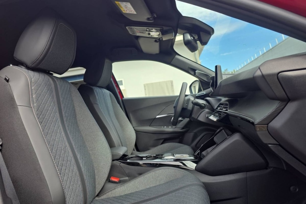 PEUGEOT 2008 Hybrid 145 e-DCS6 Allure - ref: 1-404423 - Photo 9