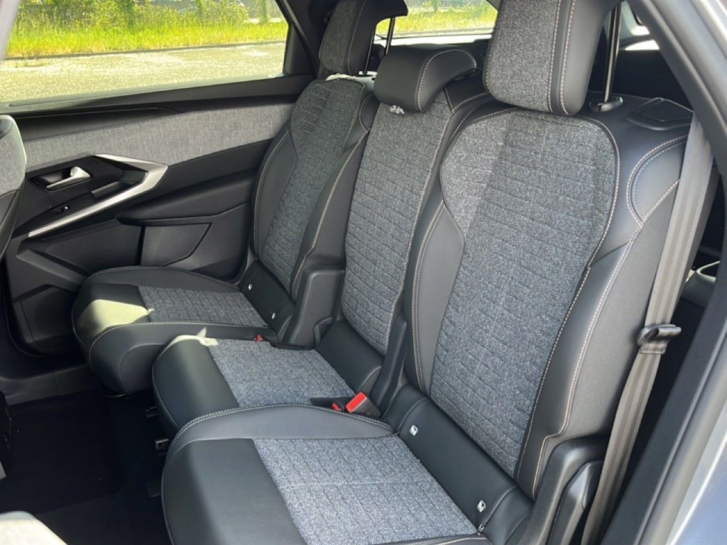 PEUGEOT 5008 1.2 HYBRID 145CH E-DCS6 ALLURE - ref: 2-808660 - Photo 9