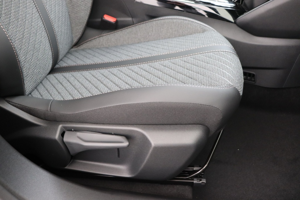 PEUGEOT 2008 Allure Hybrid 145 hp e-DSC6    - ref: 7-47732 - Photo 15