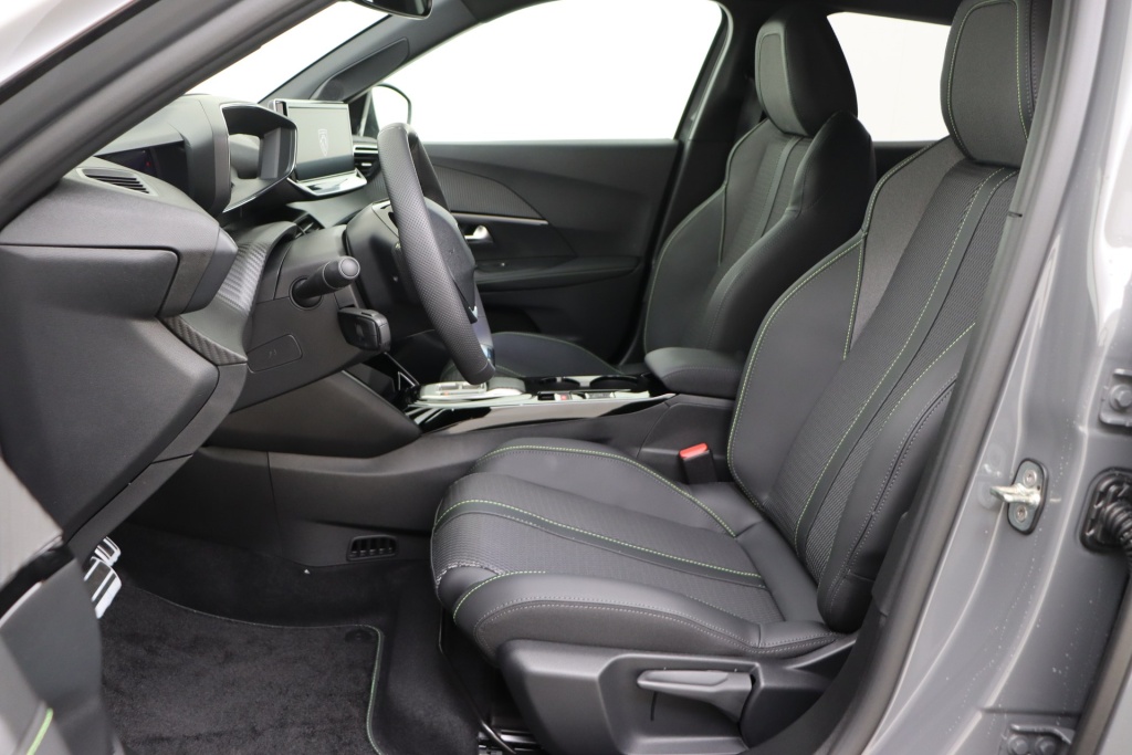 PEUGEOT 2008 GT Hybrid 145 hp e-DSC6 - ref: 7-51065 - Photo 12