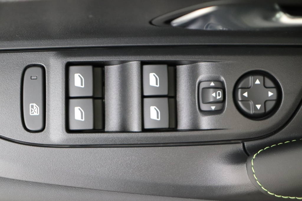 PEUGEOT 2008 GT Hybrid 145 hp e-DSC6 - ref: 7-51065 - Photo 14
