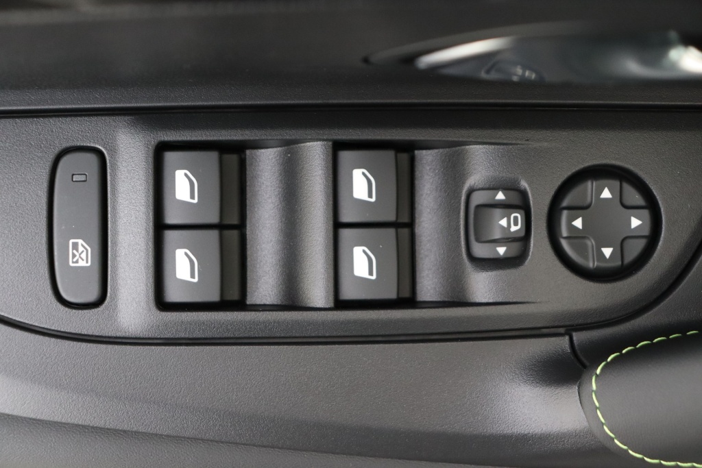 PEUGEOT 2008 GT Hybrid 145 hp e-DSC6 - ref: 7-51099 - Photo 17