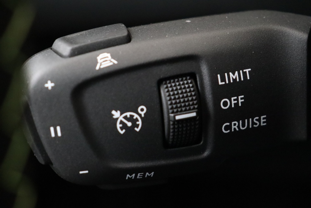 PEUGEOT 2008 GT Hybrid 145 hp e-DSC6 - ref: 7-51099 - Photo 19