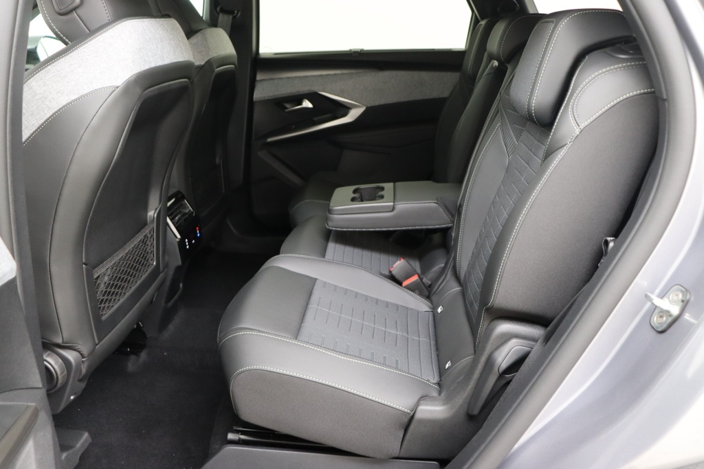 PEUGEOT 5008 GT Hybrid 145 hp e-DSC6 - ref: 7-51263 - Photo 13